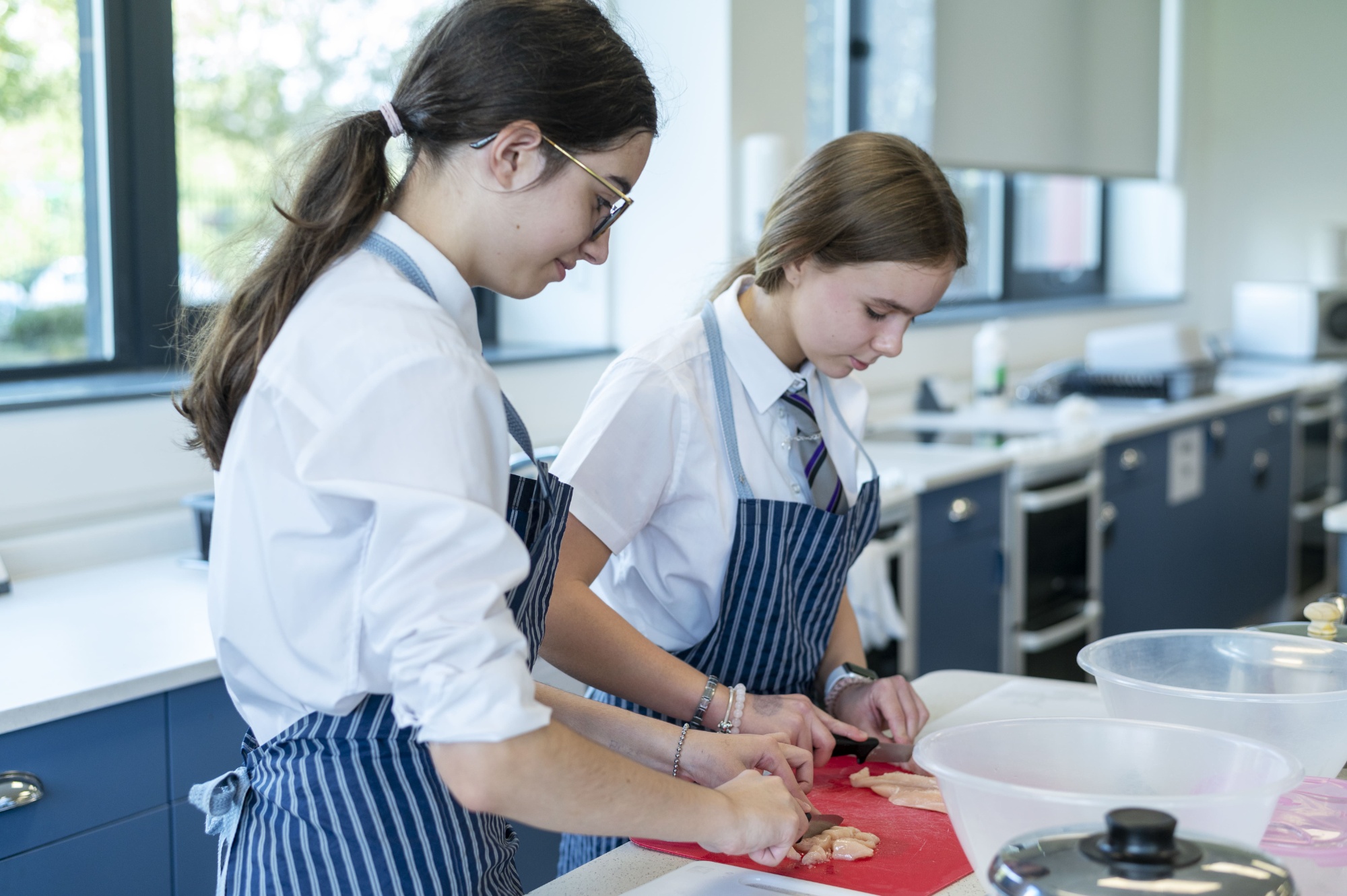 Olivia.Hill.Inez.Cruiz.cooking-min.jpg